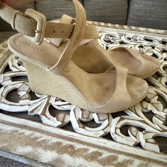 Burberry Cream Suede Leather Ankle Wrap Wedge Sandals Shoes Women’s 37 US 7 - Picture 4 of 16
